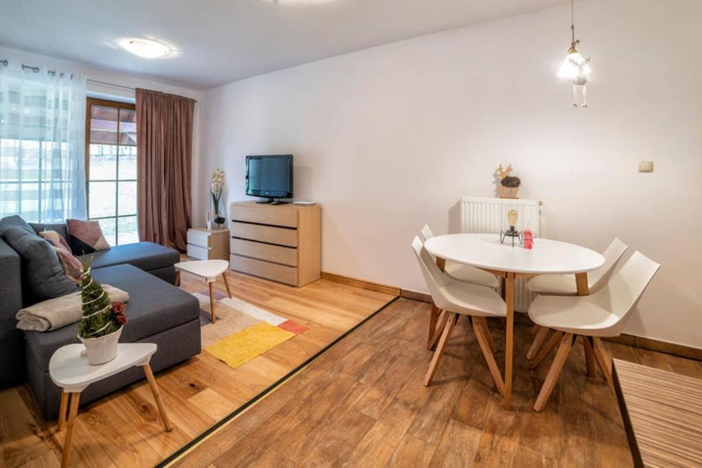 U Podnoza Gor Sowich Apartment Пешице Екстериор снимка